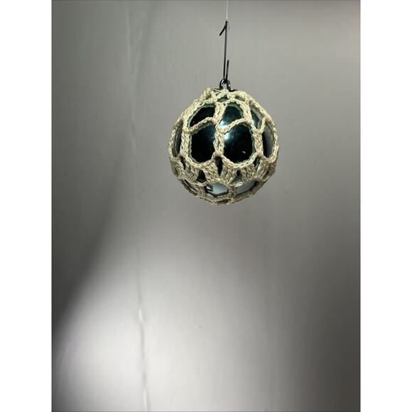 Vintage Crochet Christmas Ornaments Lot of 7 Handmade Ball Decor w/ Flowers - Picture 15 of 16